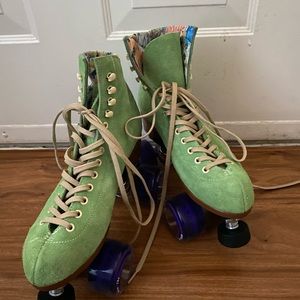 Moxi Lolly outdoor skates in discontinued Honeydew Green w/ lavender wheels